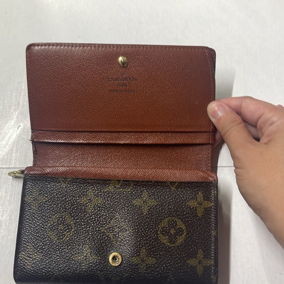 Louis Vuitton Tresor Monogram Bi-Fold - Picture 2 of 9